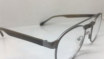 不锈钢镜架 VS 普通镜架，差的不只是材质